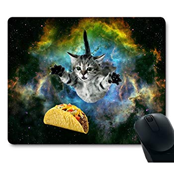 Kat vliegt door de ruimte en reikt naar een taco in Galaxy Mouse Pad