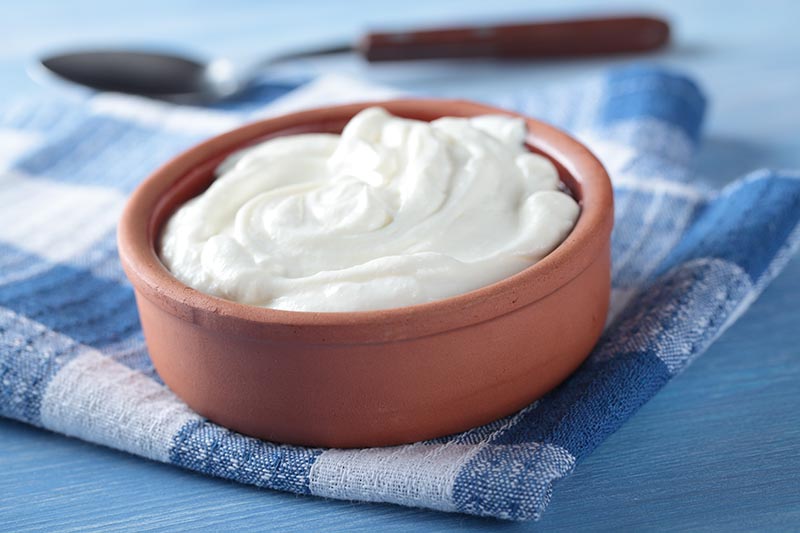 Griekse yoghurt in een pot