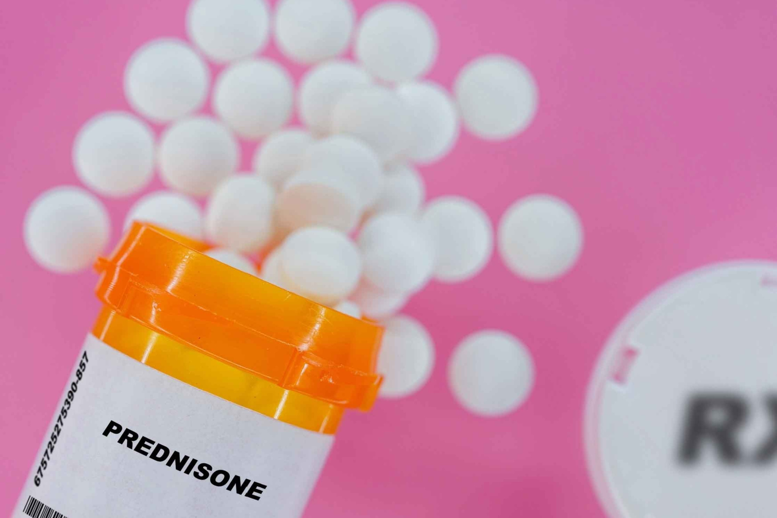 Prednison Rx medicijnpillen in plactische injectieflacon met tabletten