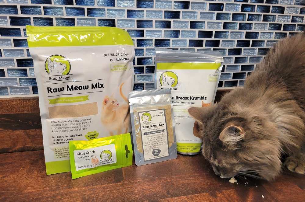 Raw Meow kattenvoer review: donzige kattensmaak Rauwe miauwmix en krumble voedsel